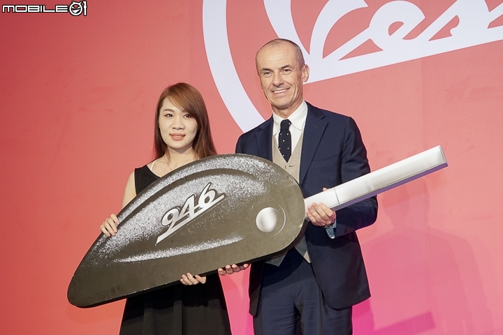 [採訪]愛心滿滿，經典傳奇 Vespa 946 (RED) NT$ 65 萬 正式交車