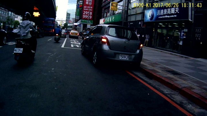 （1090123更新，違停的計程車終於被判刑有罪）我天天檢舉中和中正路872號的違停，卻依然無法救妳一命，請給我更多力量持續天天檢舉！