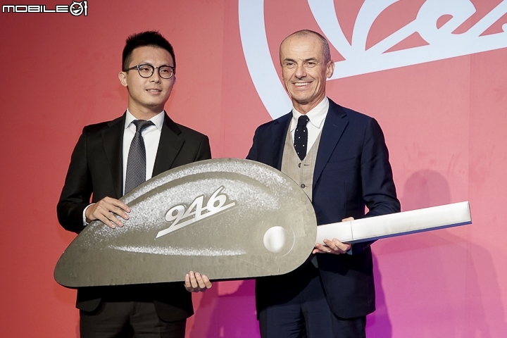 [採訪]愛心滿滿，經典傳奇 Vespa 946 (RED) NT$ 65 萬 正式交車