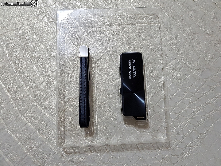 ADATA 威剛 UE700 128G USB3.0行動碟 簡測