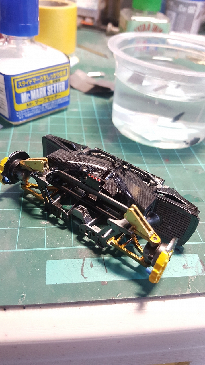 [Aoshima 1:24] 青島 風神 Pagani Huayra  對稱斜紋碳纖維 X 金屬藍（固定全開）