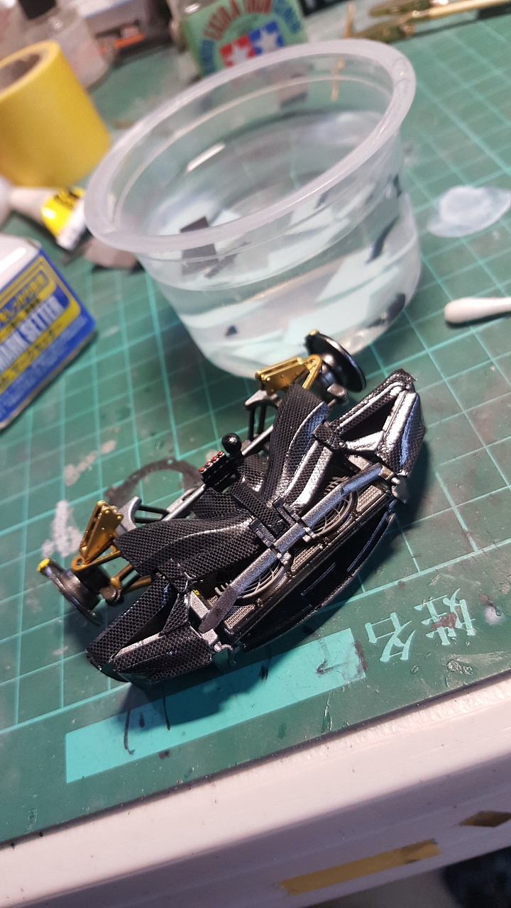 [Aoshima 1:24] 青島 風神 Pagani Huayra  對稱斜紋碳纖維 X 金屬藍（固定全開）