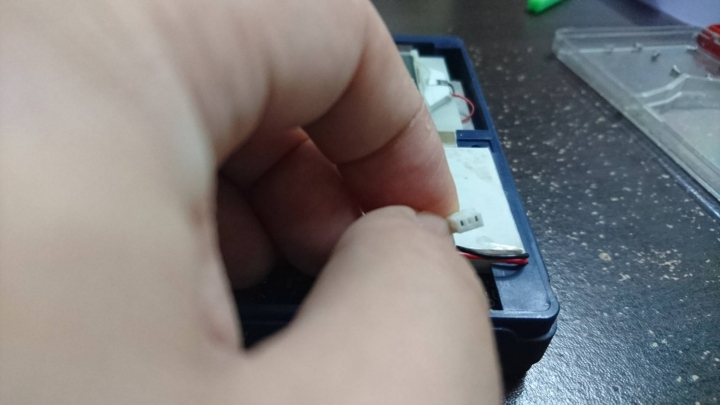 求助:骨董隨身碟資料搶救:電池組或硬碟外接盒