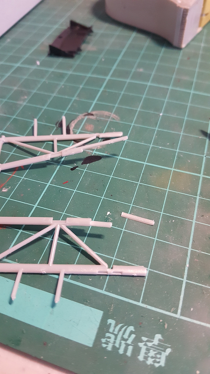 [Aoshima 1:24] 青島 風神 Pagani Huayra  對稱斜紋碳纖維 X 金屬藍（固定全開）