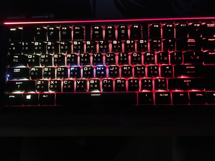 [開箱]  MSI GT83VR 7RF Titan SLI 效能怪獸 (附上黑色沙漠等實際遊戲測試影片)