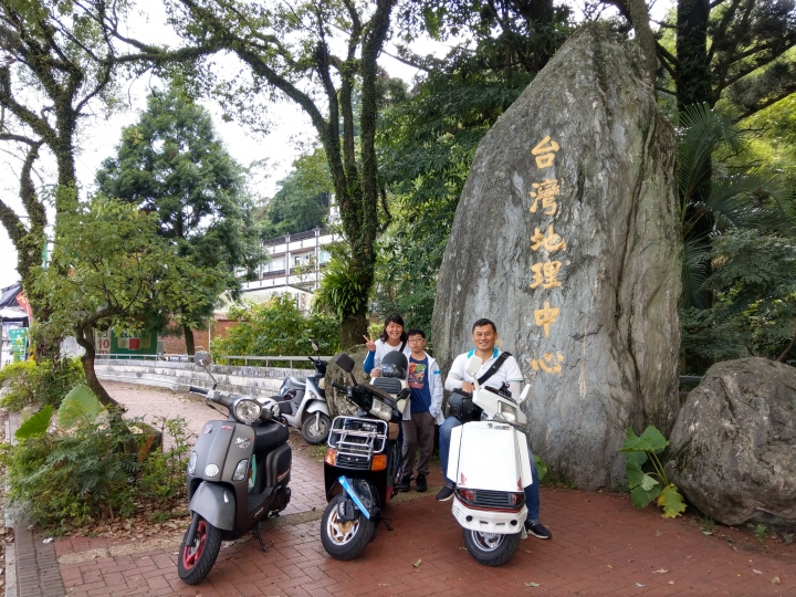 兩個大叔+一位大嬸還有豬小弟........的找尋回憶之旅！