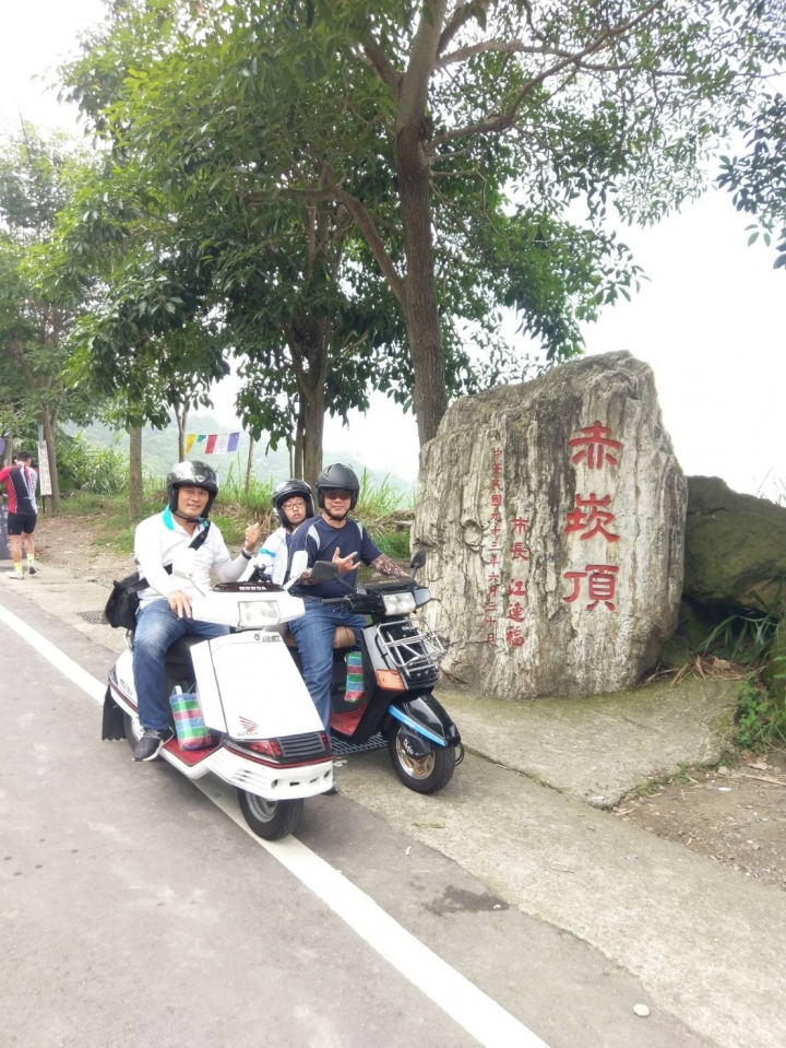 兩個大叔+一位大嬸還有豬小弟........的找尋回憶之旅！