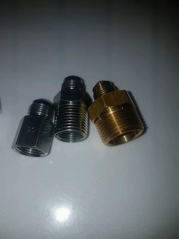 求救 美式洗烘衣機的瓦斯接頭