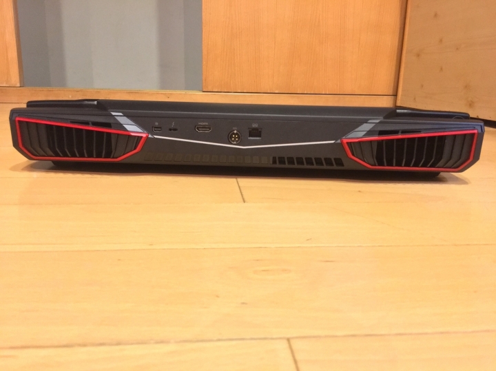 [開箱]  MSI GT83VR 7RF Titan SLI 效能怪獸 (附上黑色沙漠等實際遊戲測試影片)