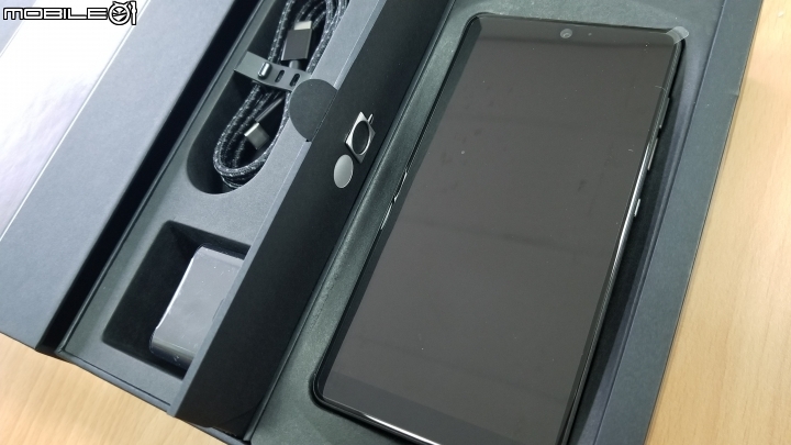 [開箱]Essential Phone 安卓之父Andy Rubin 設計款手機 簡單分享~