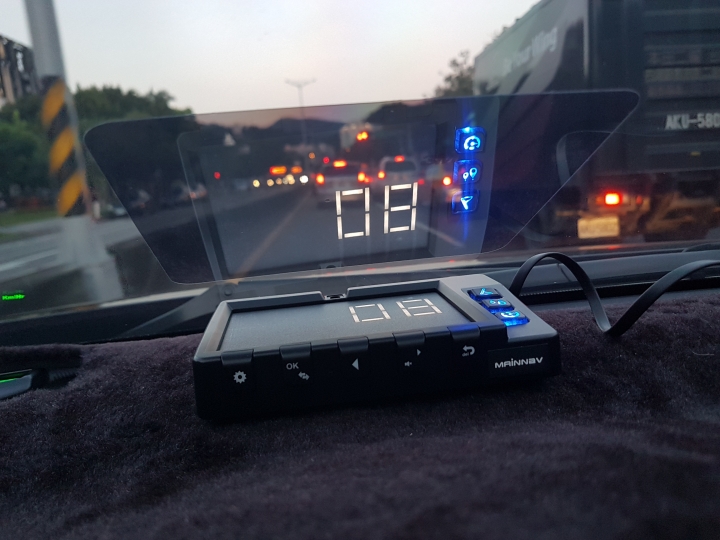 【開箱分享】Mainnav 一台可以測試車輛加速度的HUD