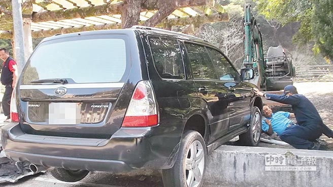 轎車整個騎上去安全島會傷到哪些部位、零件？