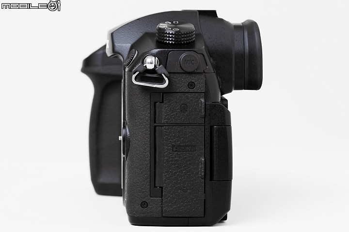 內建五軸五級防手震 4K 60p 錄影加持 ‧Panasonic Lumix DC-GH5