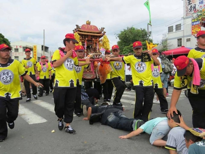 如果台灣宮廟不能制止這個行為，恐怕只會讓改信基督教的人越來越多？