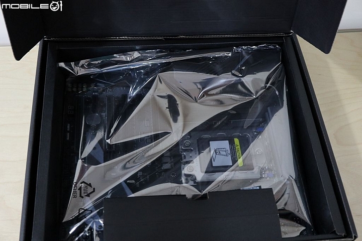 AMD 12核4G里程碑 TR 1920X / ROG Strix X399 Gaming 開箱