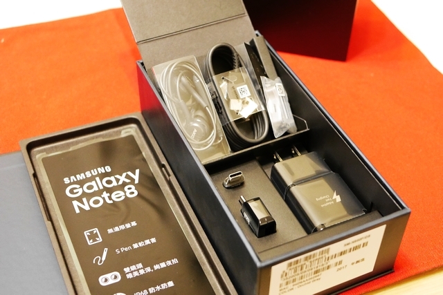 9/30更新：被要求補付3000元 /【開箱】等不到黑色也無妨～SAMSUNG NOTE8 x 原廠LED皮套
