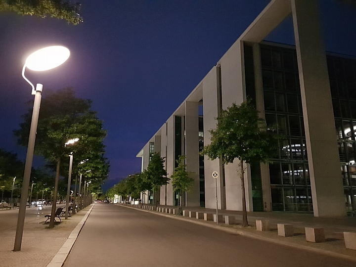 [同場] Xperia XZ1 vs Galaxy Note 8 日夜拍照比較