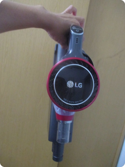 (開箱) {獨占鰲頭}多功能吸頭組{強猛勇又耐超}【"LG CordZero A9無線吸塵器"】(時尚紅)~深深讓我愛不釋手。