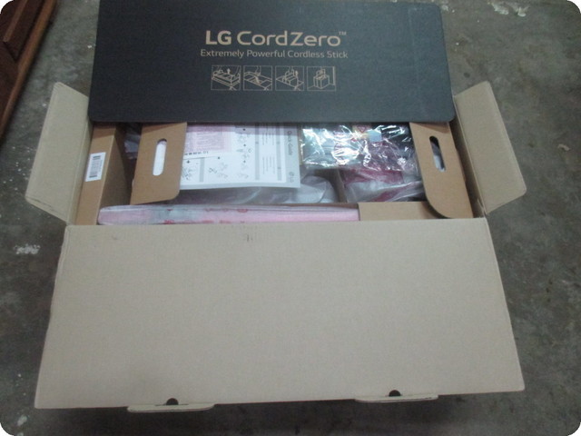 (開箱) {獨占鰲頭}多功能吸頭組{強猛勇又耐超}【"LG CordZero A9無線吸塵器"】(時尚紅)~深深讓我愛不釋手。