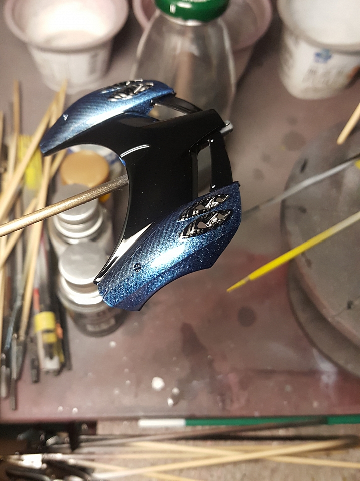 [Aoshima 1:24] 青島 風神 Pagani Huayra  對稱斜紋碳纖維 X 金屬藍（固定全開）