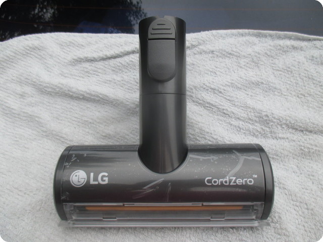 (開箱) {獨占鰲頭}多功能吸頭組{強猛勇又耐超}【"LG CordZero A9無線吸塵器"】(時尚紅)~深深讓我愛不釋手。