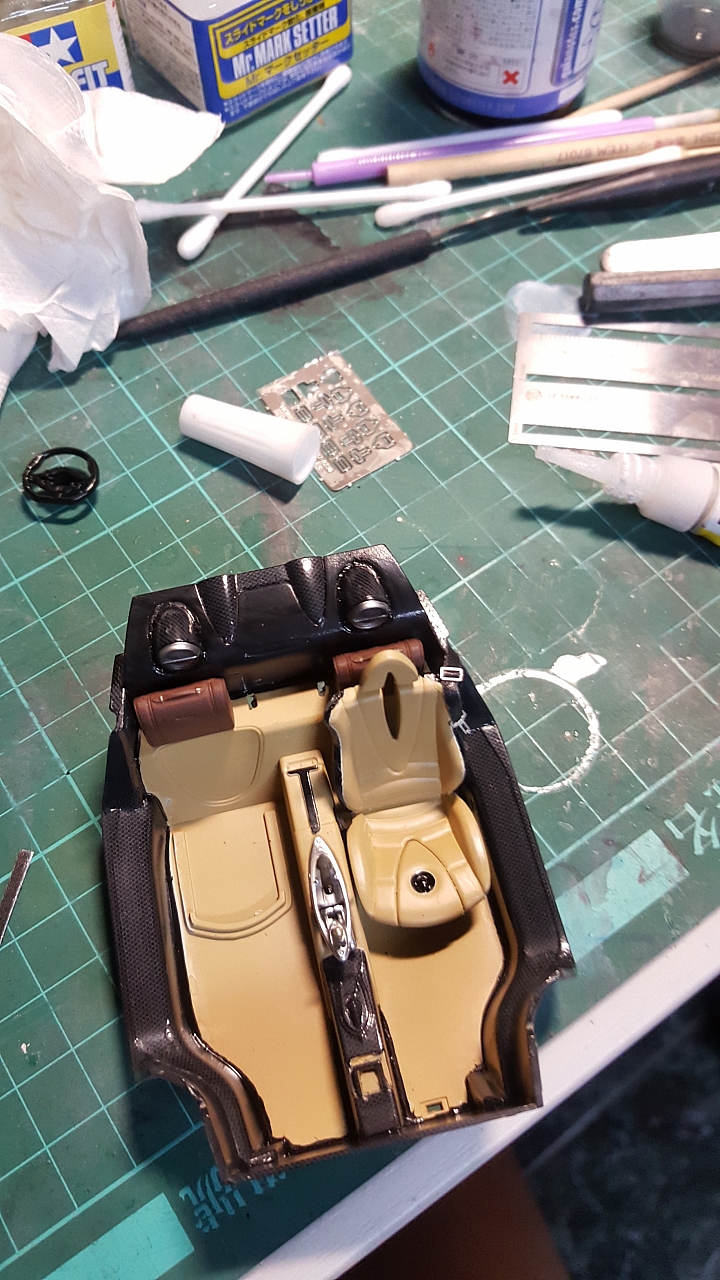 [Aoshima 1:24] 青島 風神 Pagani Huayra  對稱斜紋碳纖維 X 金屬藍（固定全開）