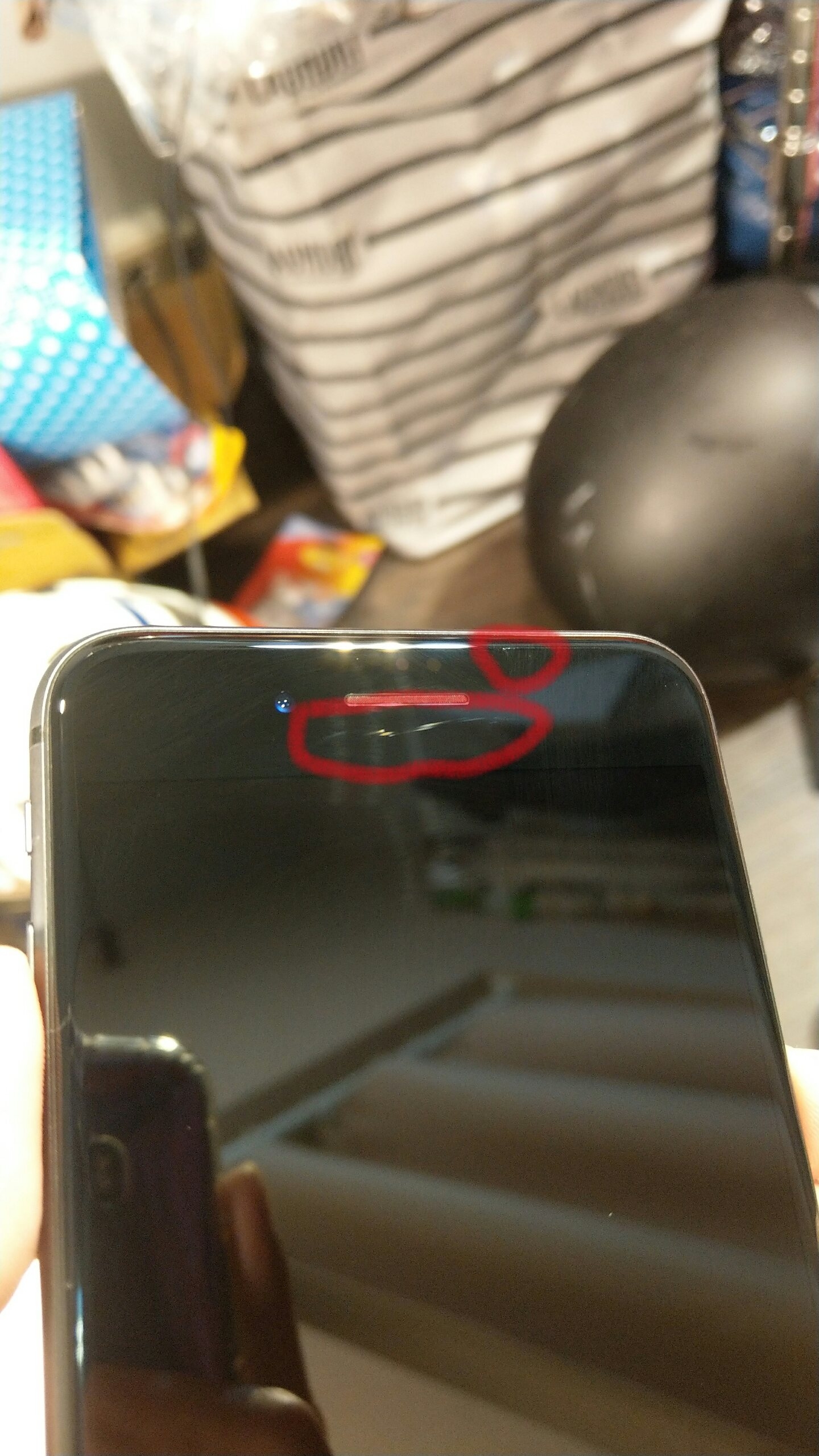 iPhone 8 Plus 新機螢幕瑕疵