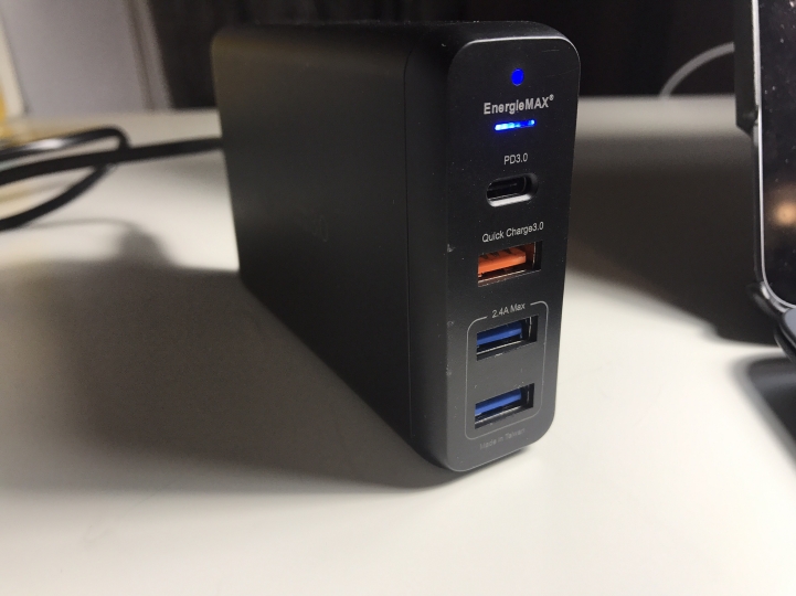 開箱文-10.5寸 iPad Pro / Logitech Slim Combo / EnergieMax PD 充電器