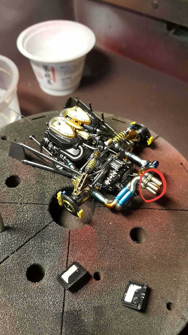 [Aoshima 1:24] 青島 風神 Pagani Huayra  對稱斜紋碳纖維 X 金屬藍（固定全開）