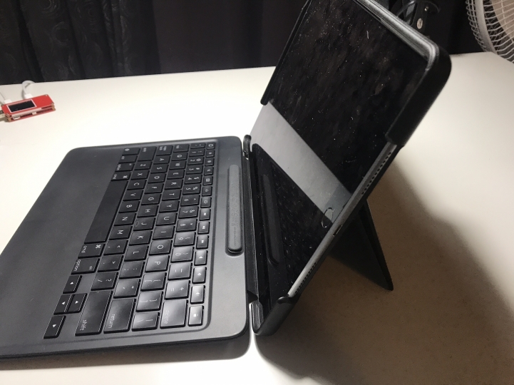 開箱文-10.5寸 iPad Pro / Logitech Slim Combo / EnergieMax PD 充電器