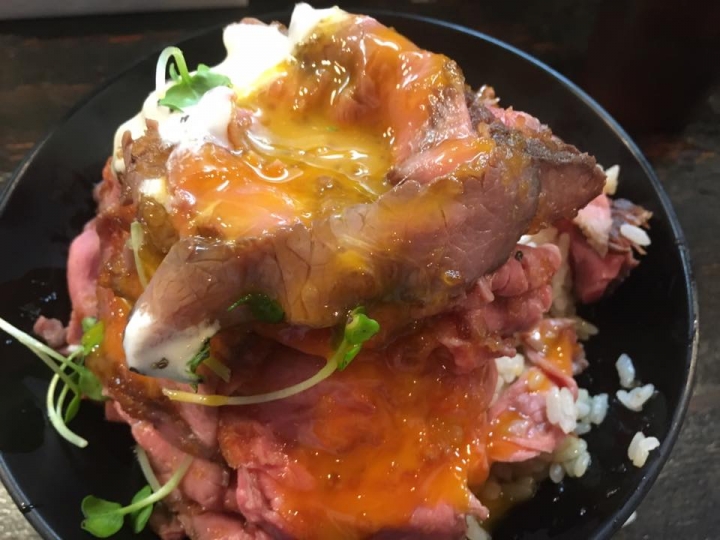 [食記] Red Rock本店 神戶美味的粉紅色炙烤牛肉丼飯
