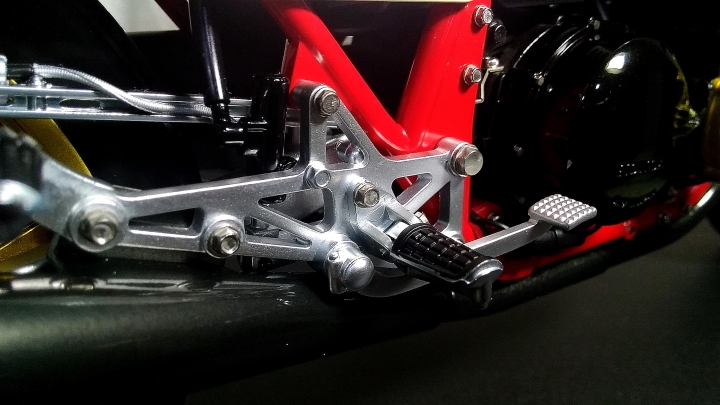 十年磨一劍，1/6比例的合金大傢伙Autoart 1/6曠世傑作機 CB1100R RD