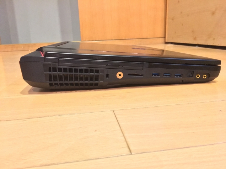 [開箱]  MSI GT83VR 7RF Titan SLI 效能怪獸 (附上黑色沙漠等實際遊戲測試影片)