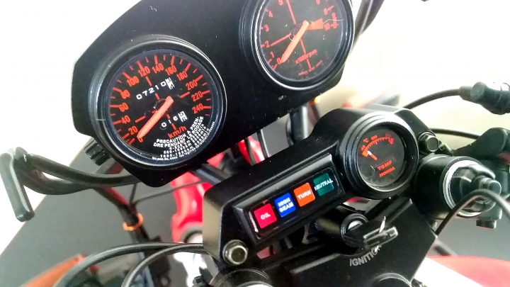 十年磨一劍，1/6比例的合金大傢伙Autoart 1/6曠世傑作機 CB1100R RD