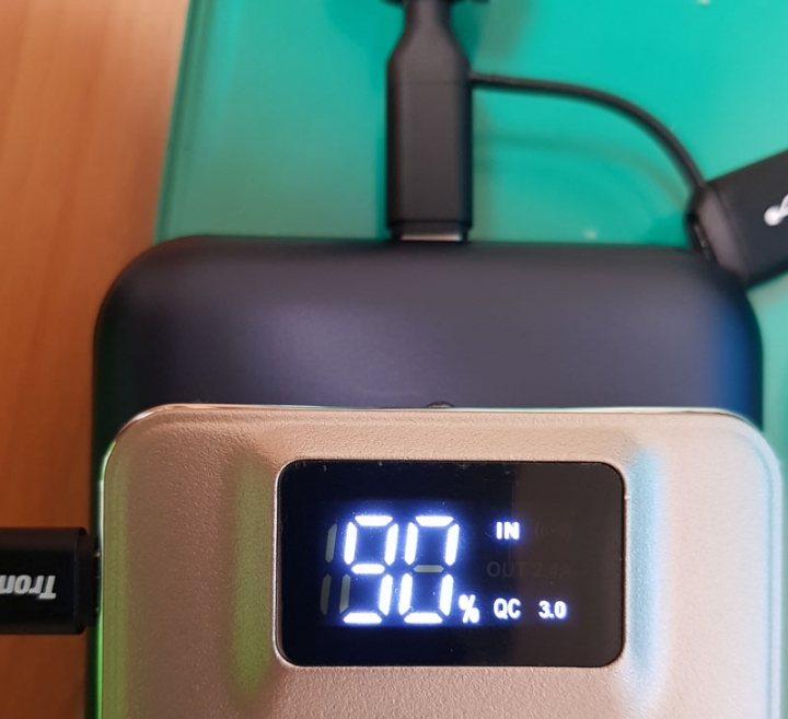 紫米10號QB820 PD2.0+QC3.0行動電源簡介及測試