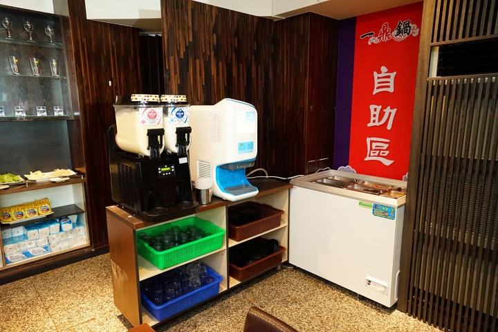 【台南吃到飽】一鼎鍋環河店｜新店報到！10/5開幕兩人同行一人免費／新型態吃到飽／春川炒雞、韓式部隊鍋吃到飽／打卡再送花雕雞／肉品自助吧飲料無限放題