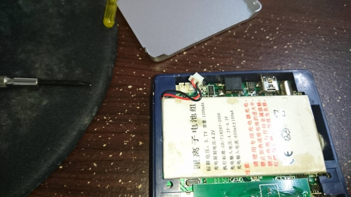 求助:骨董隨身碟資料搶救:電池組或硬碟外接盒