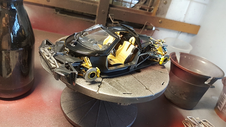 [Aoshima 1:24] 青島 風神 Pagani Huayra  對稱斜紋碳纖維 X 金屬藍（固定全開）