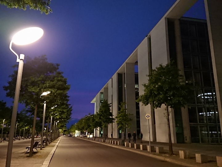 [同場] Xperia XZ1 vs Galaxy Note 8 日夜拍照比較
