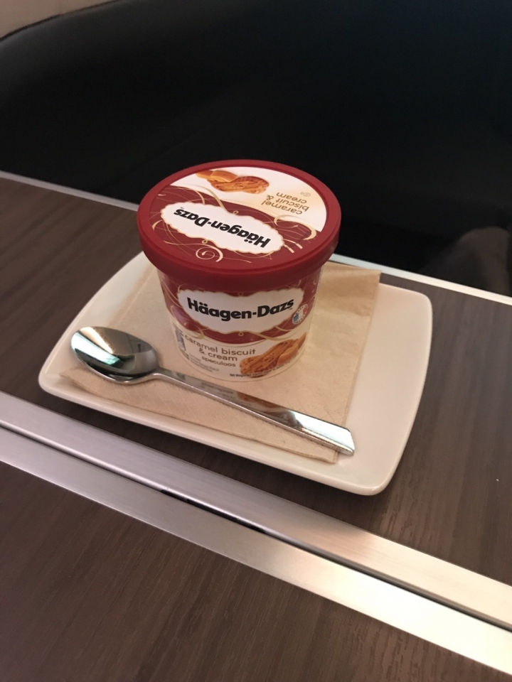 飛行紀錄:新加坡-香港 國泰首架A350 CX690 商務艙