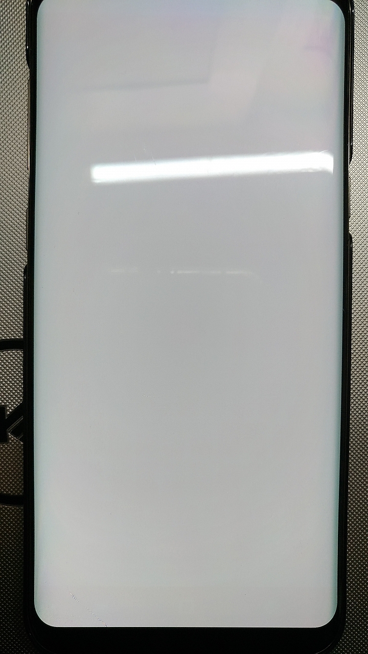 S8+ 使用三四個月~螢幕上下邊都烙印(原廠已換新螢幕，電池)