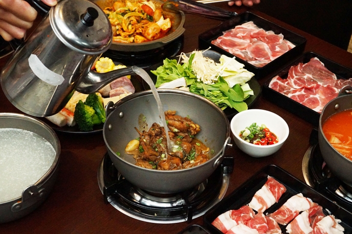 【台南吃到飽】一鼎鍋環河店｜新店報到！10/5開幕兩人同行一人免費／新型態吃到飽／春川炒雞、韓式部隊鍋吃到飽／打卡再送花雕雞／肉品自助吧飲料無限放題