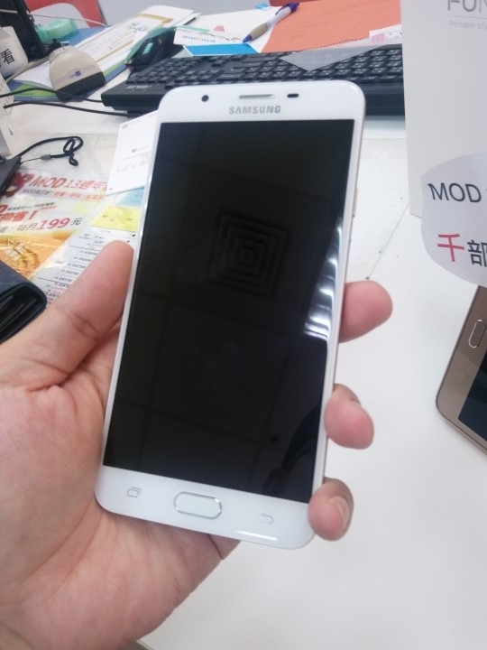 SAMSUNG J7 Prime微開箱（#13有照片）