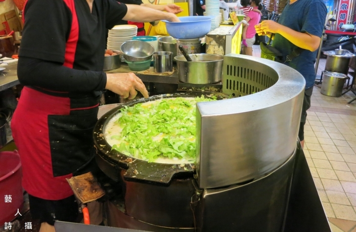 Part 1.寧夏夜市蚵仔煎哪家好吃?第一輯.逛寧夏夜市@食在台北.藝人詩攝