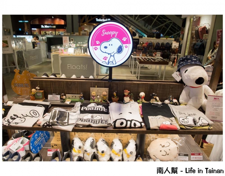 【台南中西區-商店】PEANUTS時尚衣著|全台灣最大隻史努比公仔~PEANUTS史努比專賣店(台南小西門店)