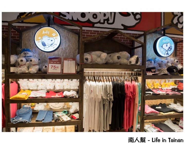 【台南中西區-商店】PEANUTS時尚衣著|全台灣最大隻史努比公仔~PEANUTS史努比專賣店(台南小西門店)