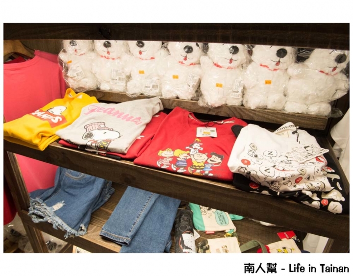 【台南中西區-商店】PEANUTS時尚衣著|全台灣最大隻史努比公仔~PEANUTS史努比專賣店(台南小西門店)