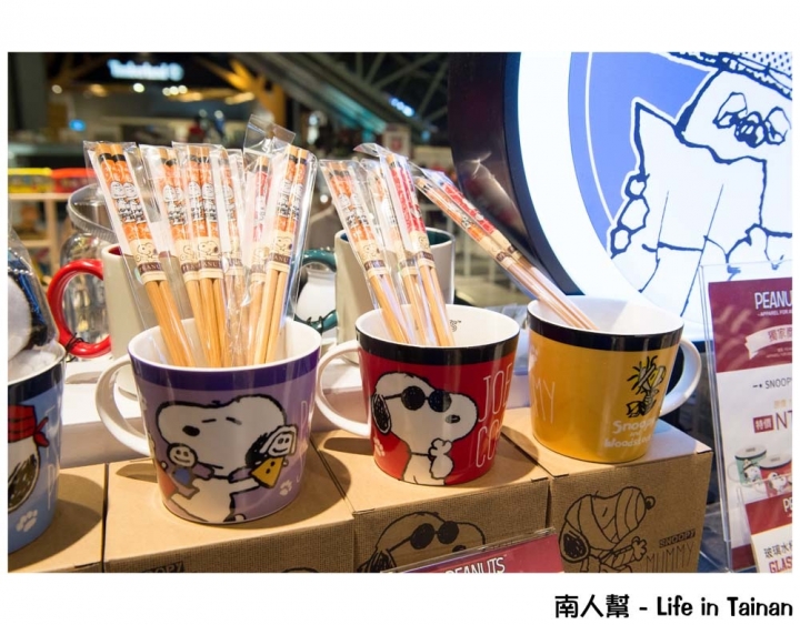 【台南中西區-商店】PEANUTS時尚衣著|全台灣最大隻史努比公仔~PEANUTS史努比專賣店(台南小西門店)