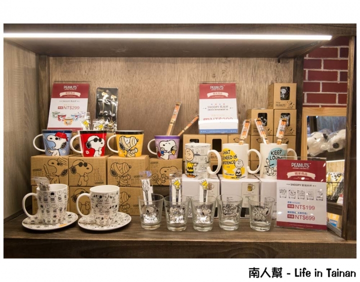 【台南中西區-商店】PEANUTS時尚衣著|全台灣最大隻史努比公仔~PEANUTS史努比專賣店(台南小西門店)