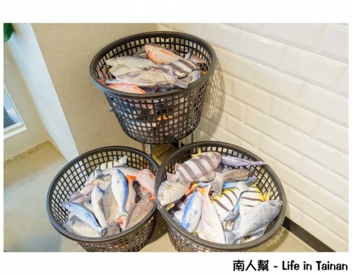 【台南中西區-美食】台南老饕店｜豆乳魚湯｜前身是鱻魚湯｜林百貨美食｜不加鹽就鮮甜無比 ~ 和興號鮮魚湯